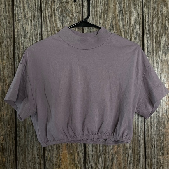 ALO Yoga Lavender Kick It Crop Tee - Picture 2 of 7